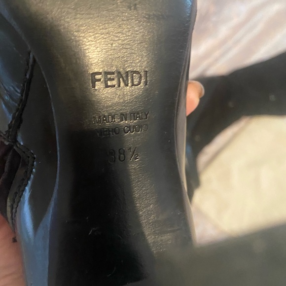 ⭐️Fendi authentic boots ! Excellent condition size  38.5⭐️ - Picture 3 of 3